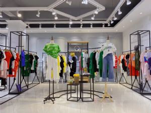 ٴƷ꡿20ģʱ˶ƷTֱŮװ