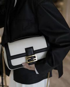 ����һ����վ�Ĺ������������ļ۸���Σ����������