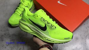 ���ﳱ���˶�Ь��Դح΢�����ʵʱ���£�һ������